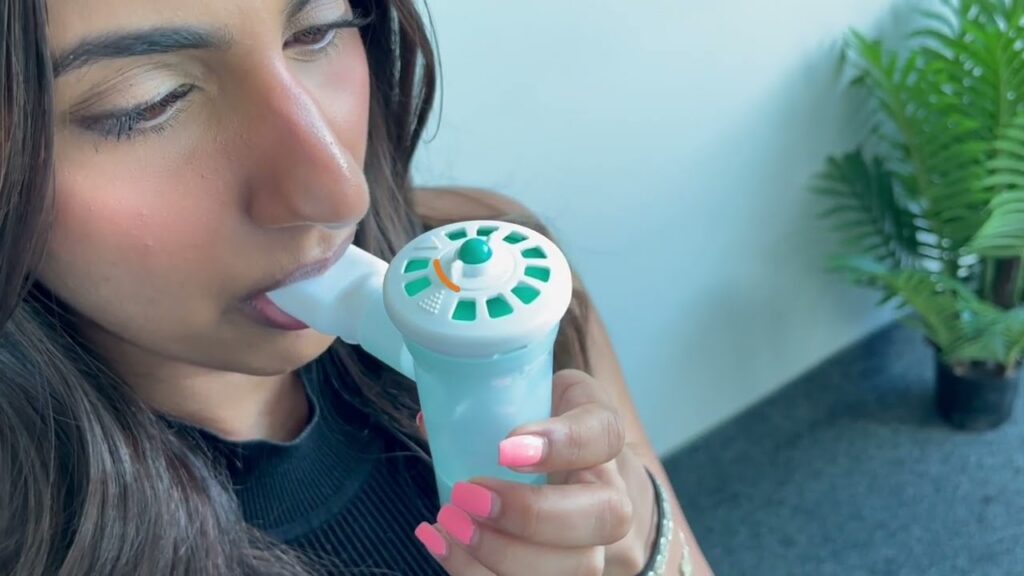 Aerobika mucus clearance device